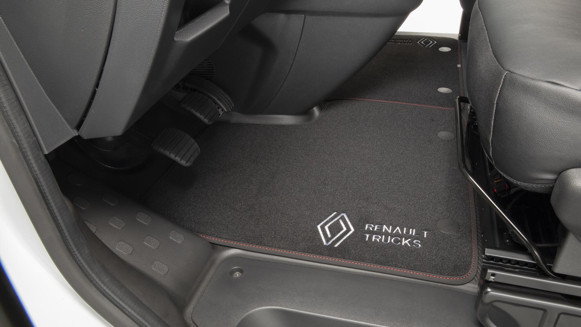 Renault Trucks Trafic Floor mats adapted