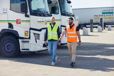 Renault Trucks is producing a series of customer testimonials highlighting: - its expertise in helping companies decarbonize their transportation fleets, - the tangible benefits for customers (environmental, economic, and operational) of our advisory and consulting approach throughout their decarbonization projects