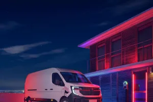 Renault Trucks Master 4 Red EDITION night charging