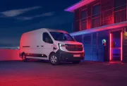 Renault Trucks Master 4 Red EDITION night charging