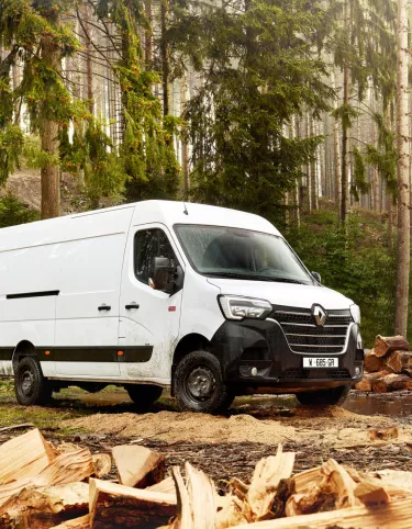 Renault Trucks Master 4x4 in a forest