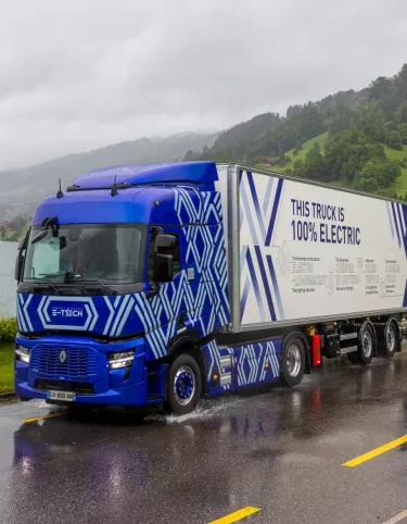 Renault Trucks E-Tech T Diamond Echo on Switzerland road